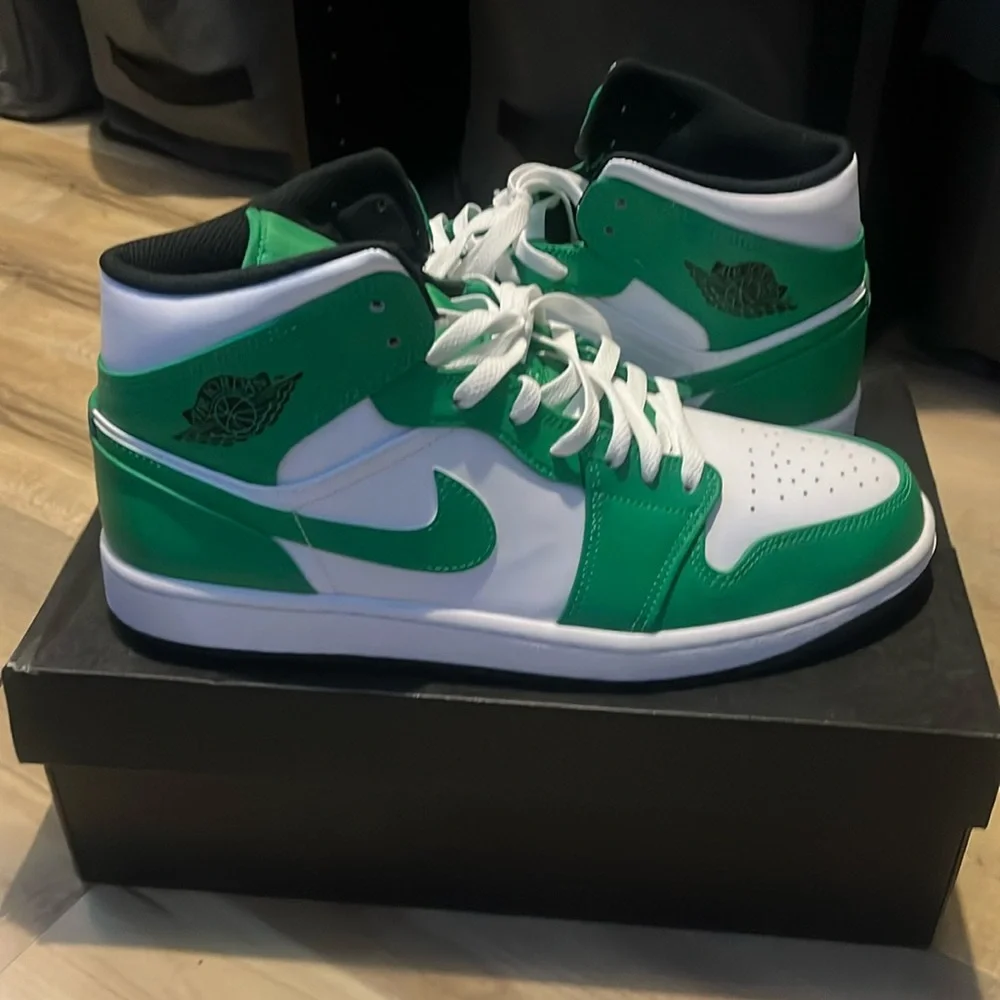 Jordan 1 Mid Lucky Green - Picture 1 of 6